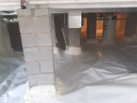 Insulation on footers to seal liner